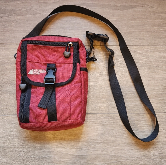 Mountain Equipment Co-op crossbody bag - Picture 6 of 6